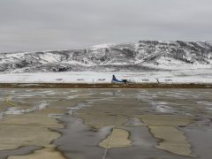 <b>海運(yùn)費(fèi)在線查詢-喀納斯機(jī)場迎來冬季運(yùn)行第一場雪（附圖）</b>